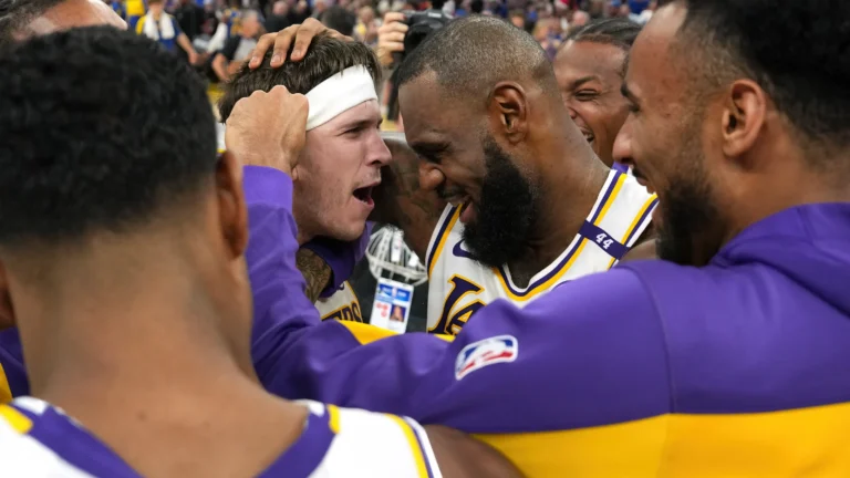 De último segundo: Lakers triunfa sobre Warriors en Navidad