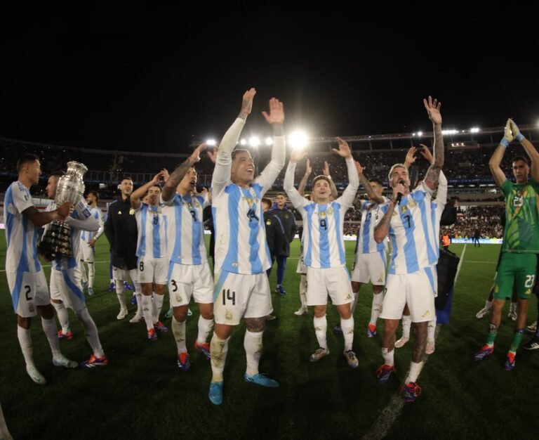 Argentina lidera ranking FIFA por segundo año al hilo