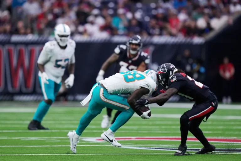 DuBose presenta movilidad en extremidades tras duro golpe ante Texans
