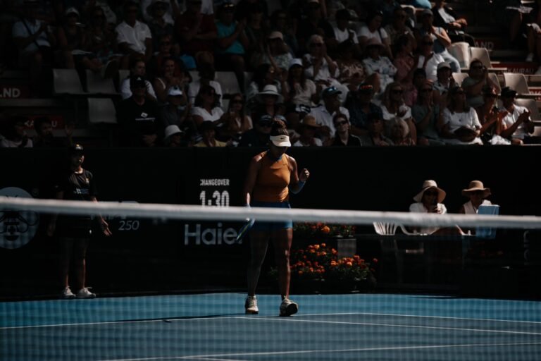 ¡Regreso triunfal! Naomi Osaka vence a Glushko en su primer partido tras tres meses