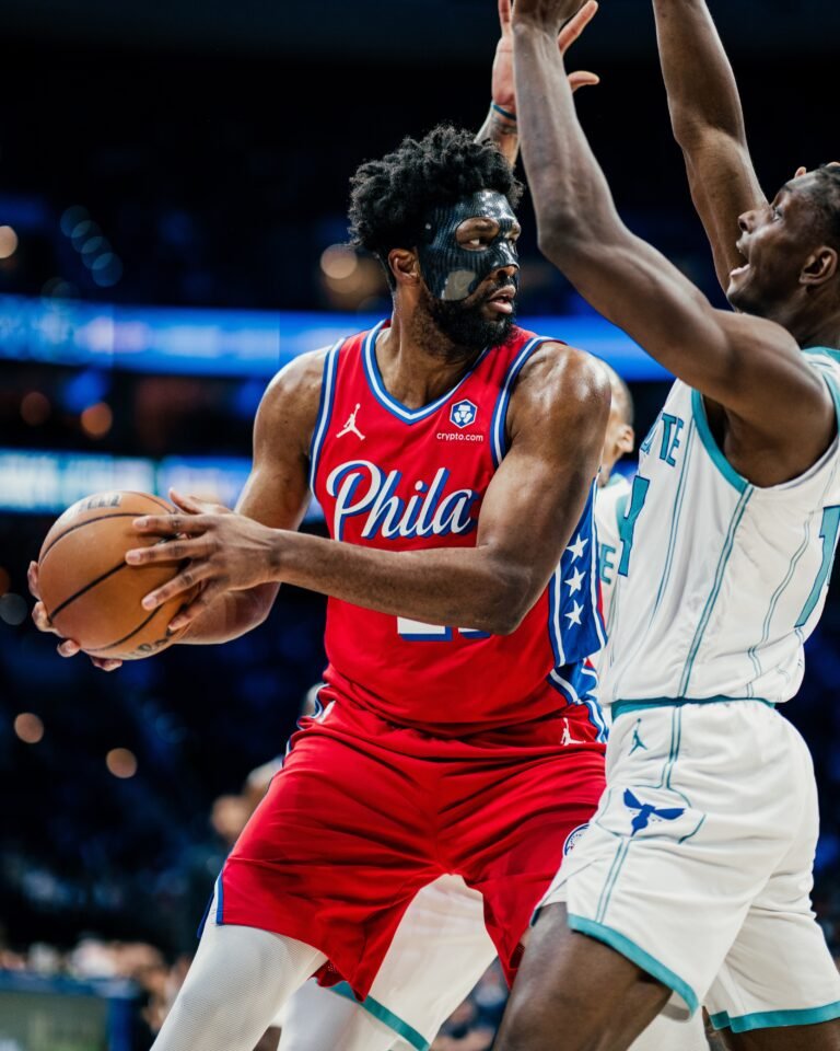 Embiid regresa para llevar a Sixers al triunfo