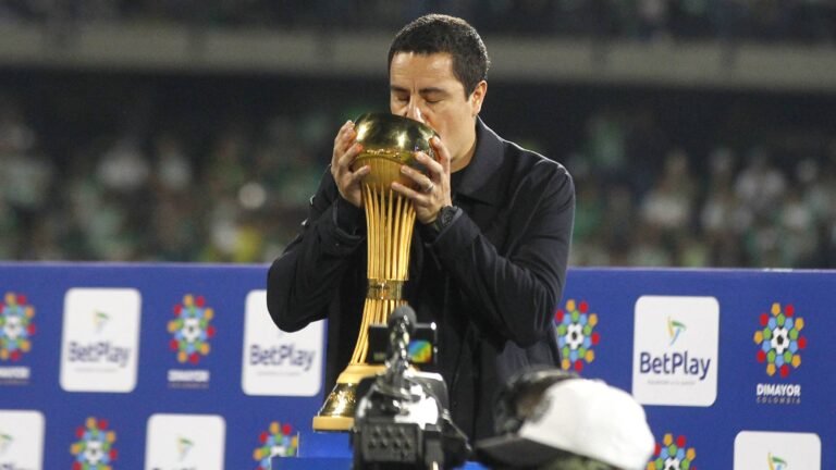 Efraín Juárez conquista el doblete en Colombia en tiempo récord