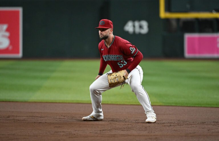 Christian Walker, el mejor primera base defensivo, firma con los Astros