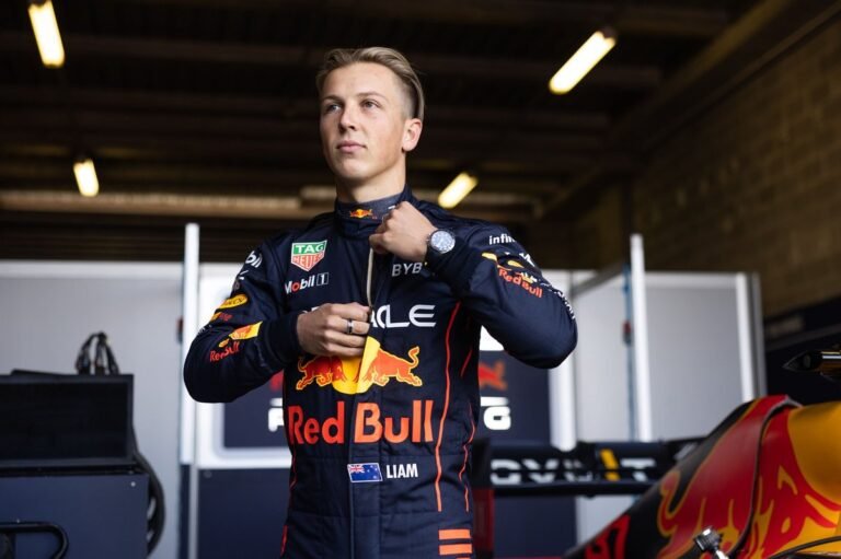 Lawson toma el asiento de ‘Checo’ en Red Bull