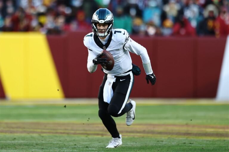 Hurts fuera, Pickett al mando para asegurar la división