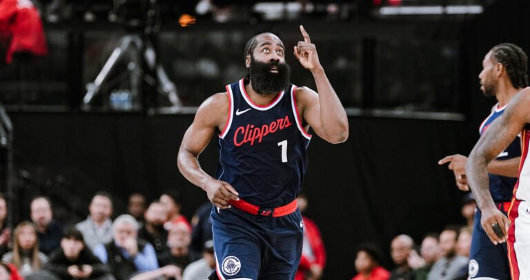 Harden guía a los Clippers a la victoria sobre el Heat.