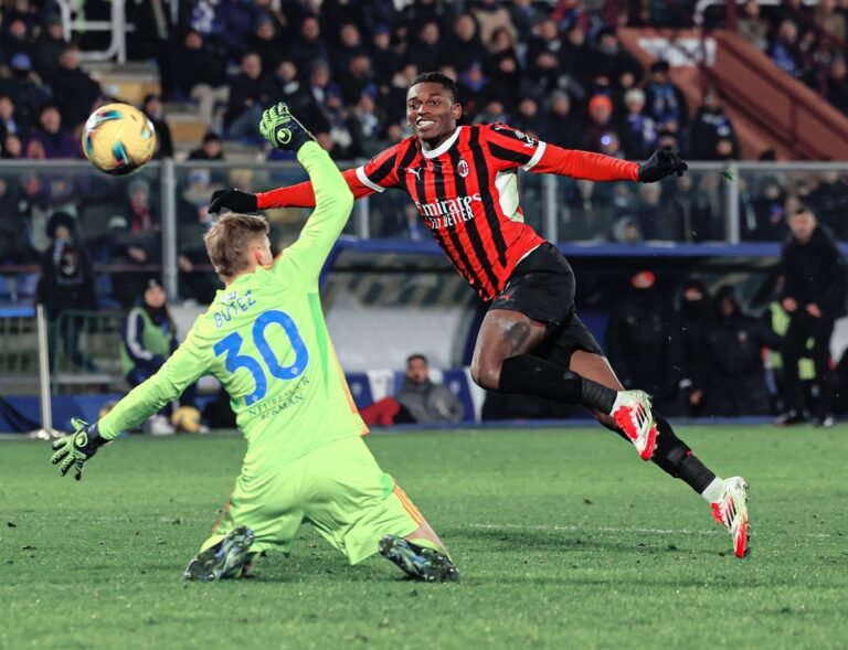 Theo Hernández y Leao remontan para la victoria del Milan