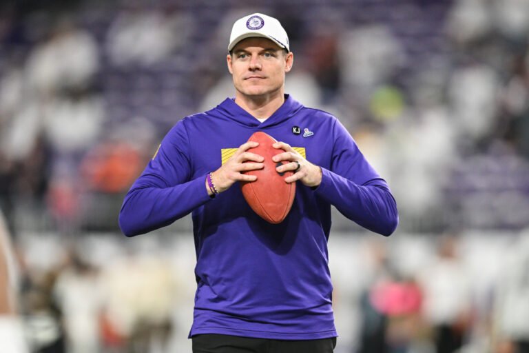 Vikings extienden contrato de Kevin O’Connell