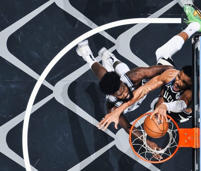 Giannis lidera triunfo de los Bucks con 41 puntos