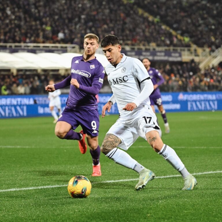 Napoli vence a Fiorentina y lidera la Serie A con autoridad