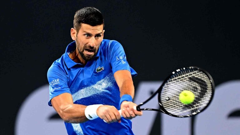 Novak Djokovic da otro paso hacia el título número 100 en Brisbane