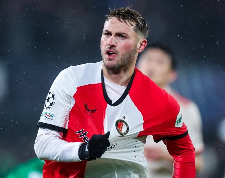 Morata cerca de salir, abre el camino para Santiago Giménez