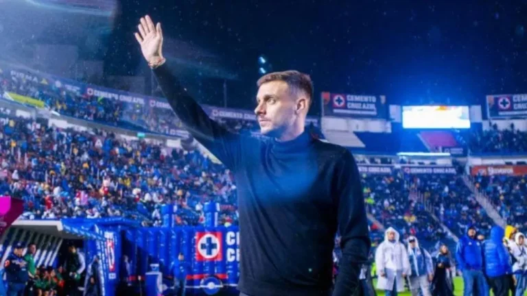 Anselmi se fuga de Cruz Azul por sueño europeo