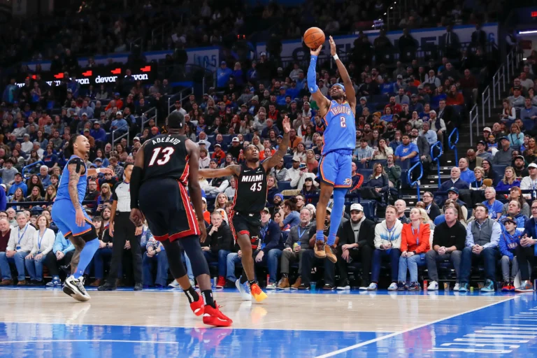 Thunder remonta 21 puntos y vence con brillante actuación de SGA
