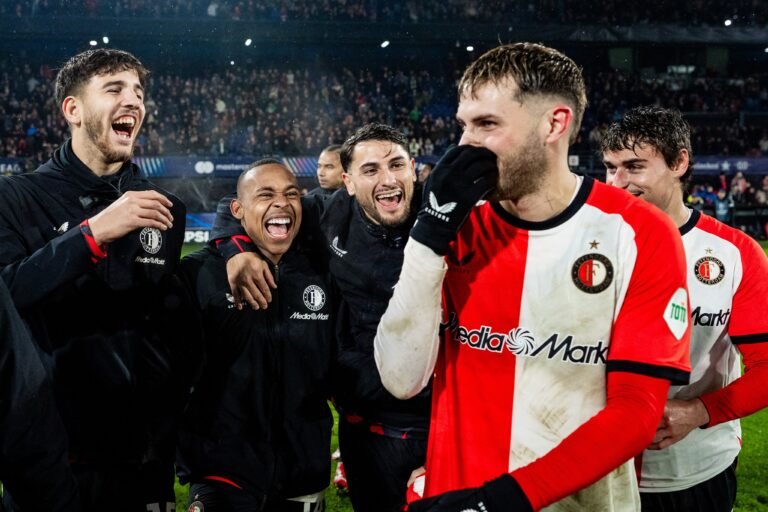 Feyenoord quiere otro mexicano tras la salida de Santiago Giménez