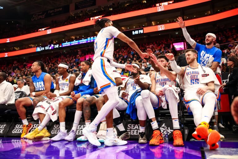 Thunder arrasa al Jazz y sigue líder del Oeste