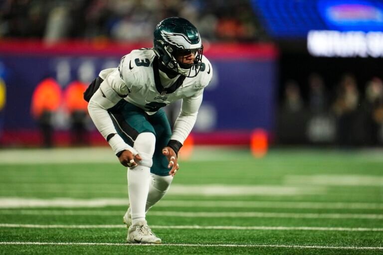 Nolan Smith Jr. se somete a cirugía, regresará en 2025