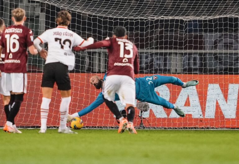 Milan sigue en crisis: cae 2-1 ante Torino en la Serie A