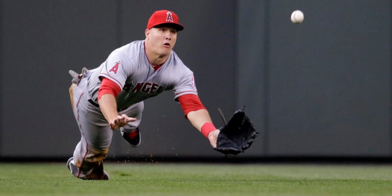 Mike Trout cambia de posición para evitar lesiones