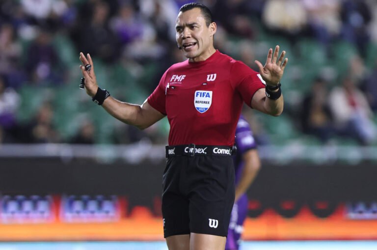 Árbitro pide camiseta de Messi y es sancionado