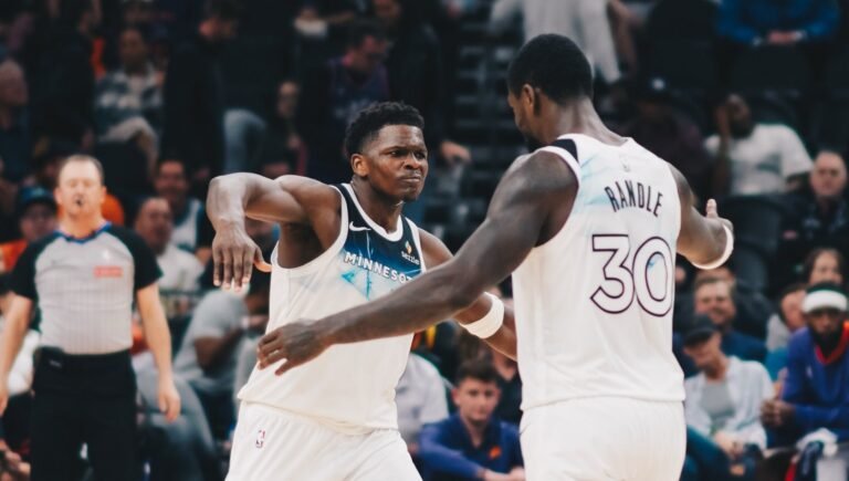 Edwards anota 44 puntos en la victoria de Timberwolves sobre Suns