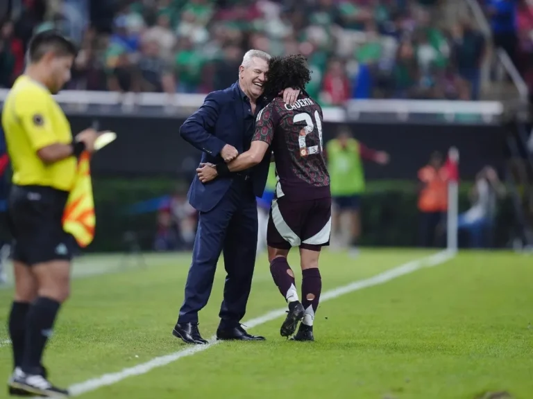 Entrenadores de la CONCACAF piden separar futbol y política