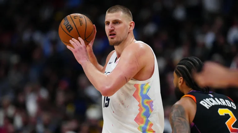 Jokic hace historia con el primer triple-doble 30-20-20 en la NBA