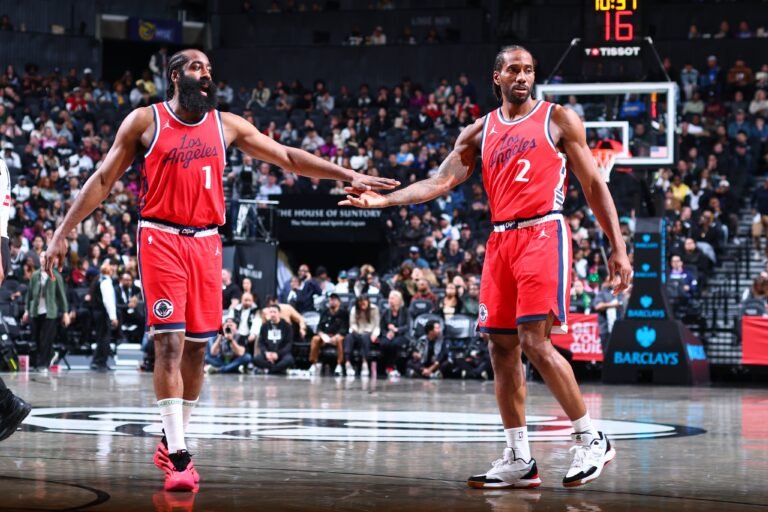 Kawhi Leonard lidera paliza de Clippers sobre Nets