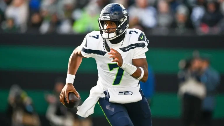 Raiders adquieren a Geno Smith en intercambio con Seahawks