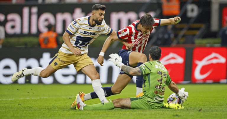 Se juegan más que tres puntos en el Olímpico Universitario