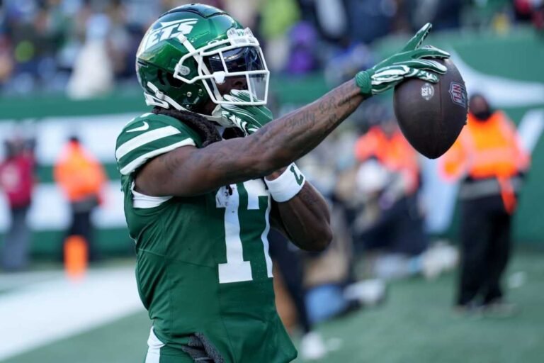 Davante Adams es agente libre tras ser liberado por los Jets