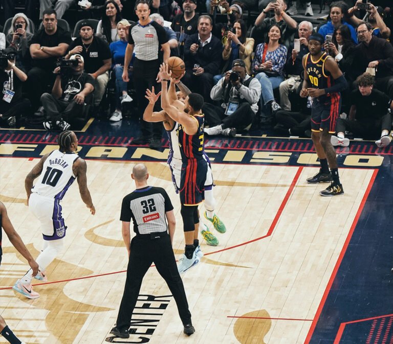 Curry rompe otra marca: primer jugador en llegar a 4,000 triples