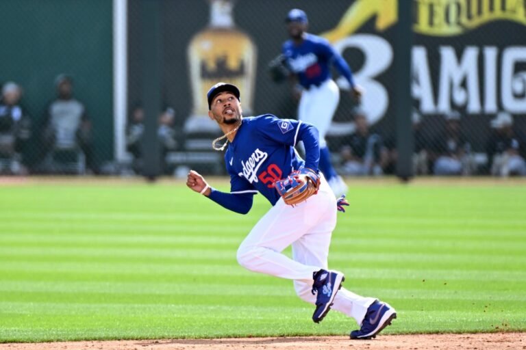 Mookie Betts se perderá la serie en Tokio por enfermedad