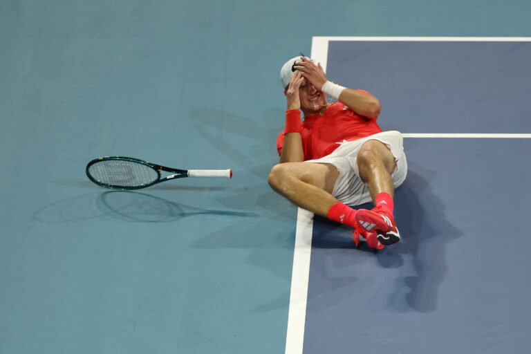 Mensik sorprende a Djokovic y gana su primer título ATP