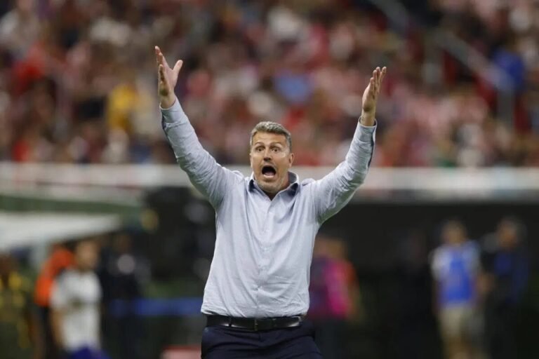 Óscar García dejará Chivas tras el partido ante Pumas