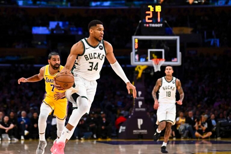Bucks aplastan a Lakers 118-89 con gran actuación de Giannis