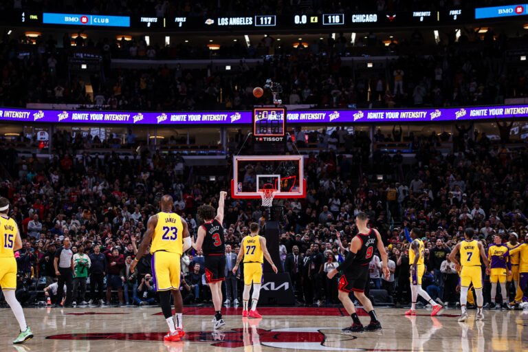 Giddey encesta desde media cancha y Bulls vencen a Lakers