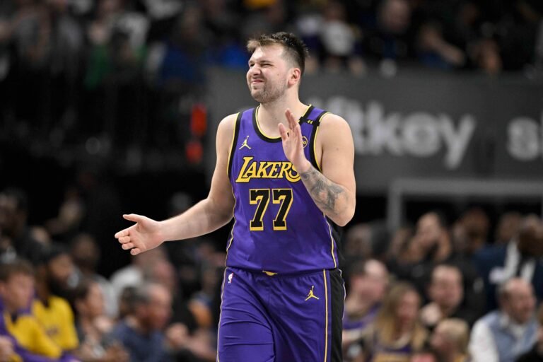 Doncic brilla con 45 puntos en su regreso a Dallas