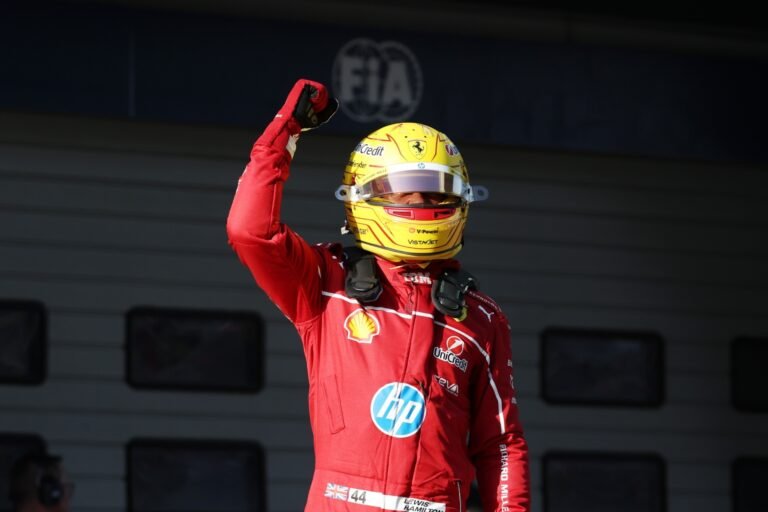 Hamilton reafirma su lealtad a Ferrari después de la sanción en Shanghái