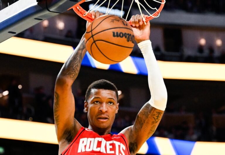 Rockets frenan a Warriors con triunfo 106-96