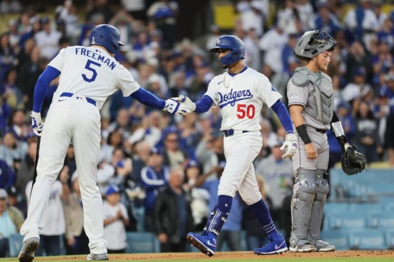Dodgers vencen 5-3 a Rockies con jonrones de Betts y Ohtani