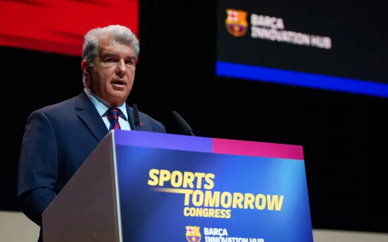 Laporta defiende a Dani Olmo y Pau Víctor tras críticas de LaLiga