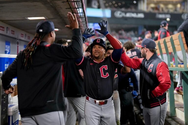 Ramírez hace historia con noche de tres jonrones