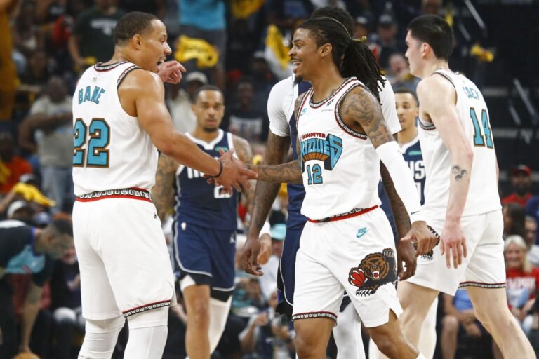 Memphis derrota a Dallas y clasifica a los playoffs