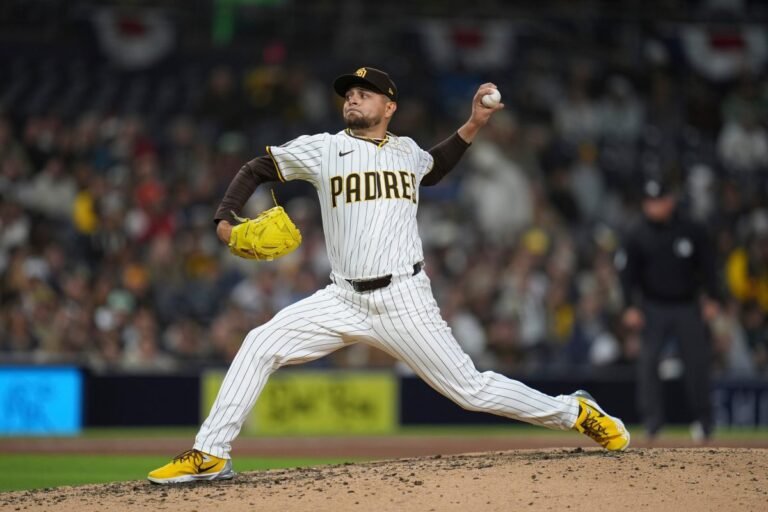 Omar Cruz firma un debut perfecto con los Padres