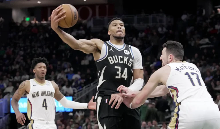 Giannis lidera a los Bucks a su sexta victoria consecutiva