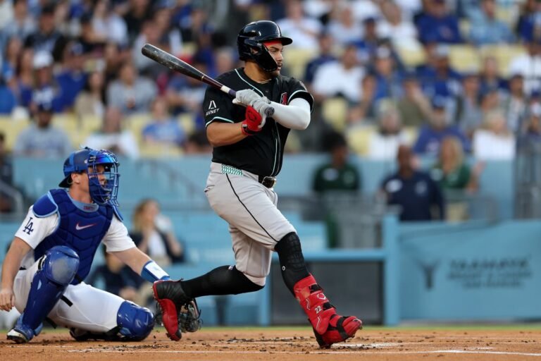 Diamondbacks aplastan a Dodgers con jonrones latinos