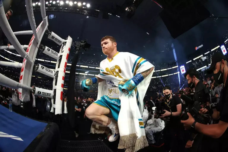 Canelo vs Scull: el mexicano pelea en Arabia por el título indiscutido