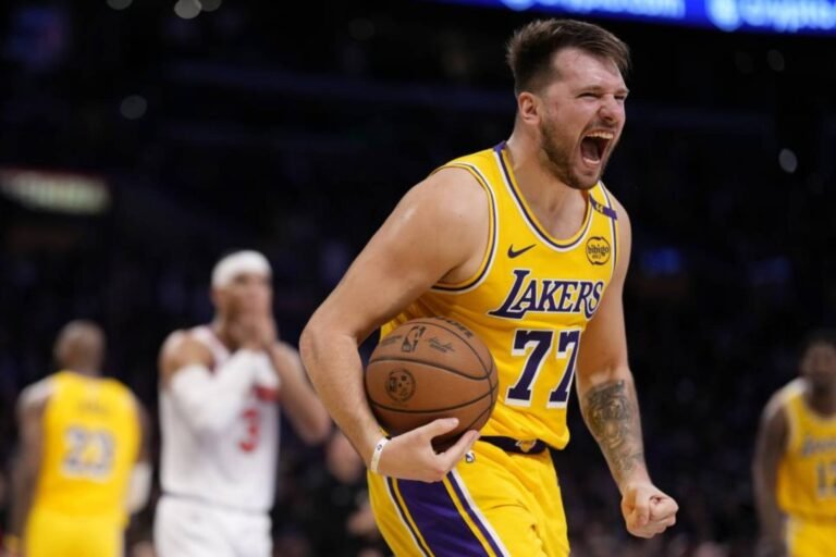 Lakers cambian de dueño: fin de una era con la salida de la familia Buss