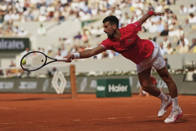 Djokovic llega a las 100 victorias en Roland Garros
